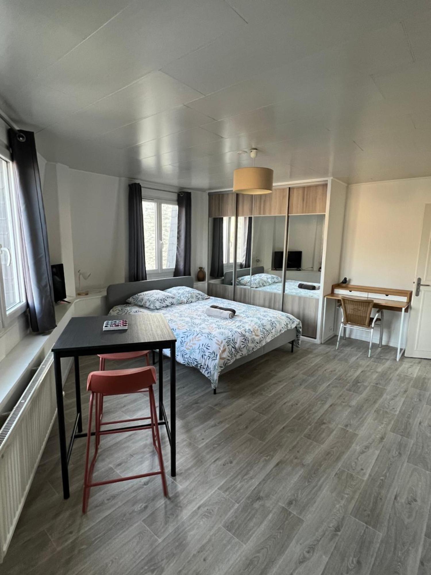 Le Stud' Joli appartement lumineux en plein centre ville Cherbourg-en-Cotentin Extérieur photo
